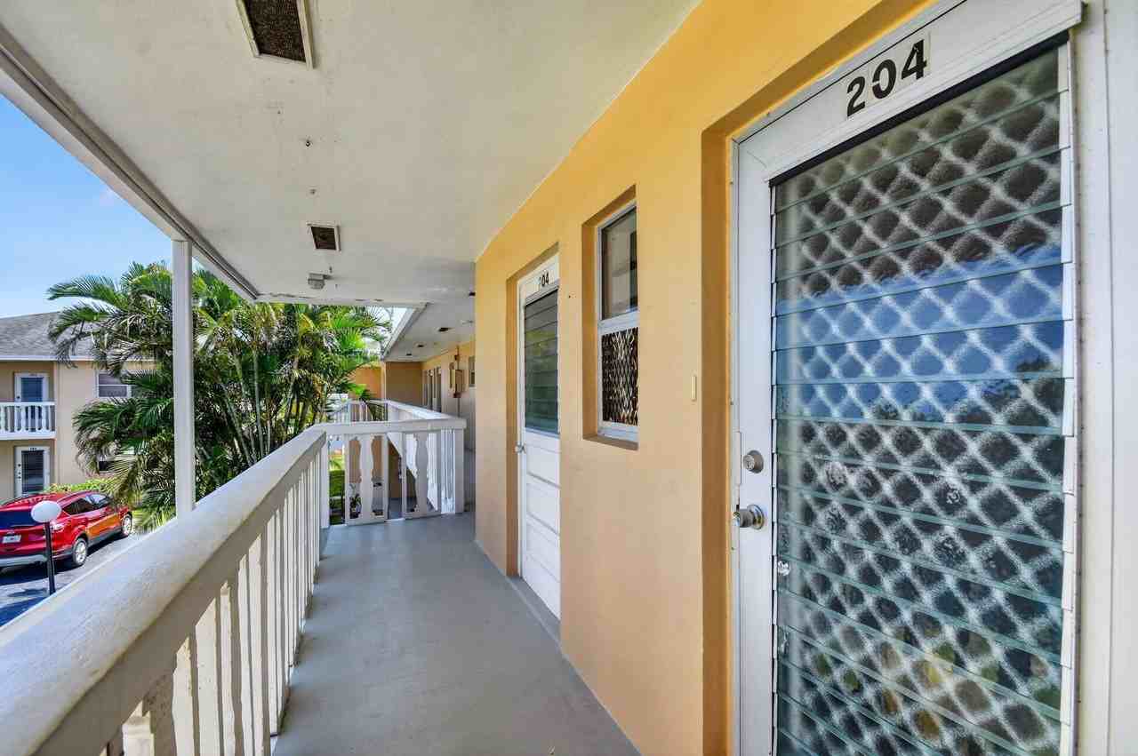 2111 Ne 1st Ct #204 - Photo 7 of 40