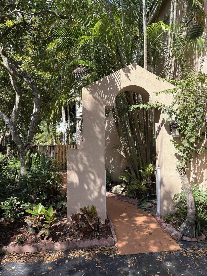 10091 Nw 5th St - Photo 3 of 35