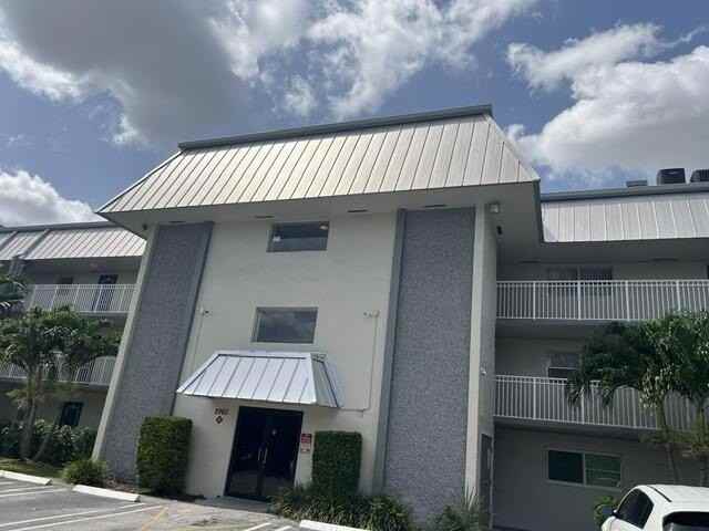 2960 Riverside Dr #318-2 - Photo 2 of 7
