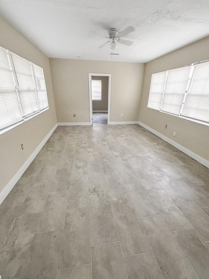 3045 Nw 68th St - Photo 3 of 9