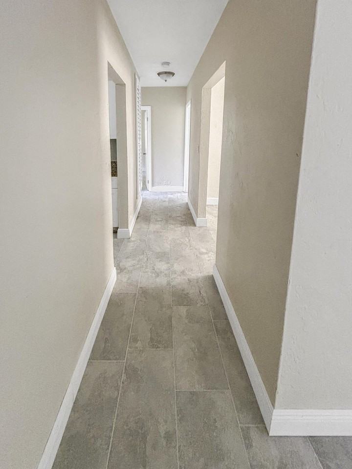 3045 Nw 68th St - Photo 7 of 9