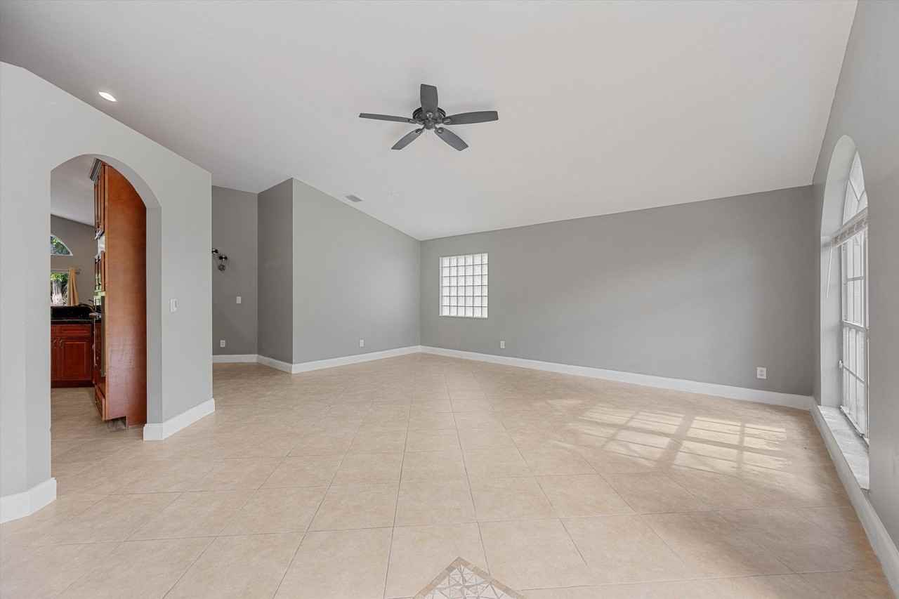 1851 Oak Berry Cir - Photo 4 of 23
