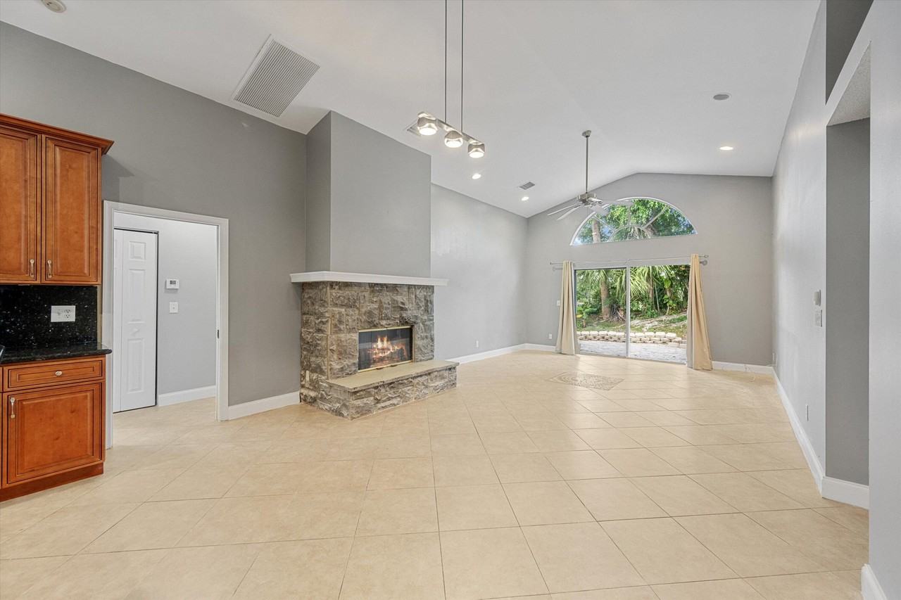 1851 Oak Berry Cir - Photo 7 of 23