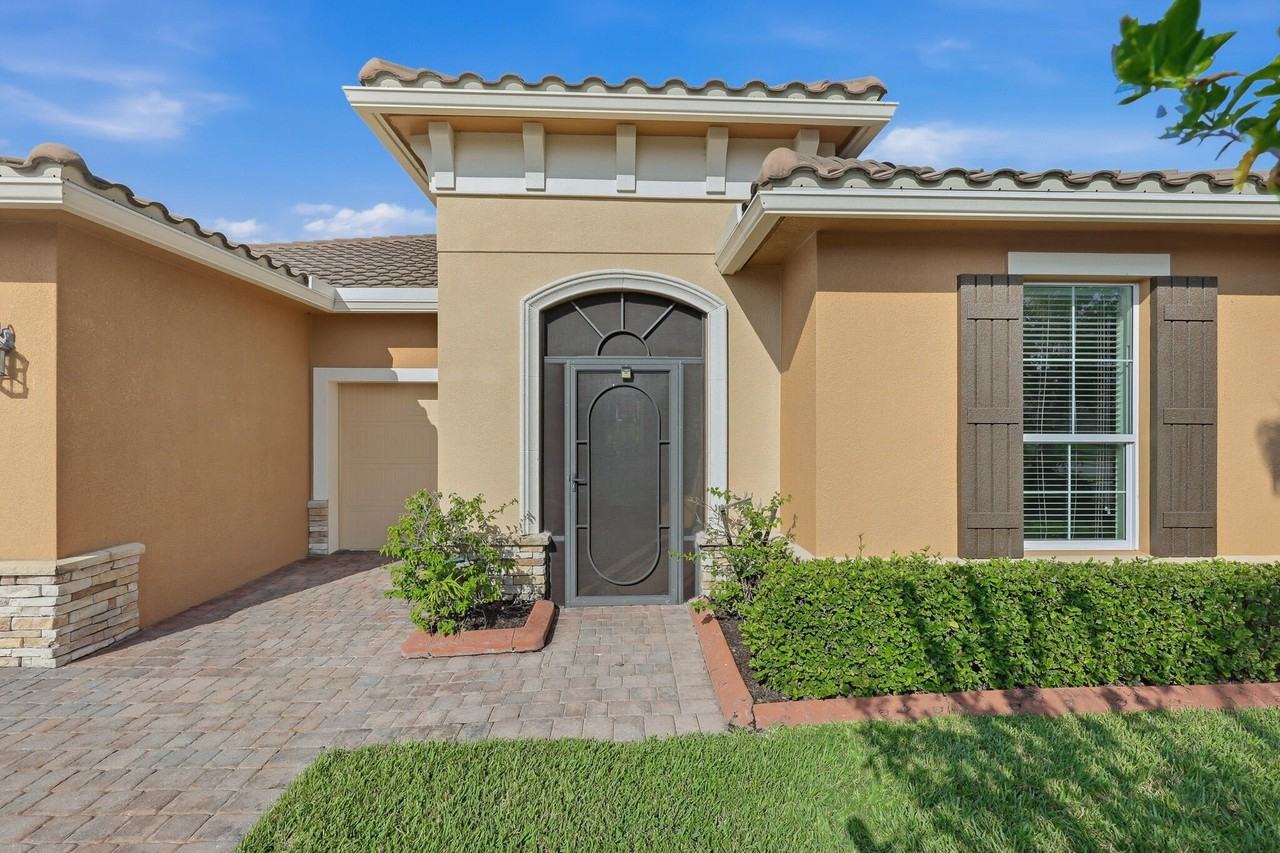 11126 Sw Vitalia Ct - Photo 2 of 50
