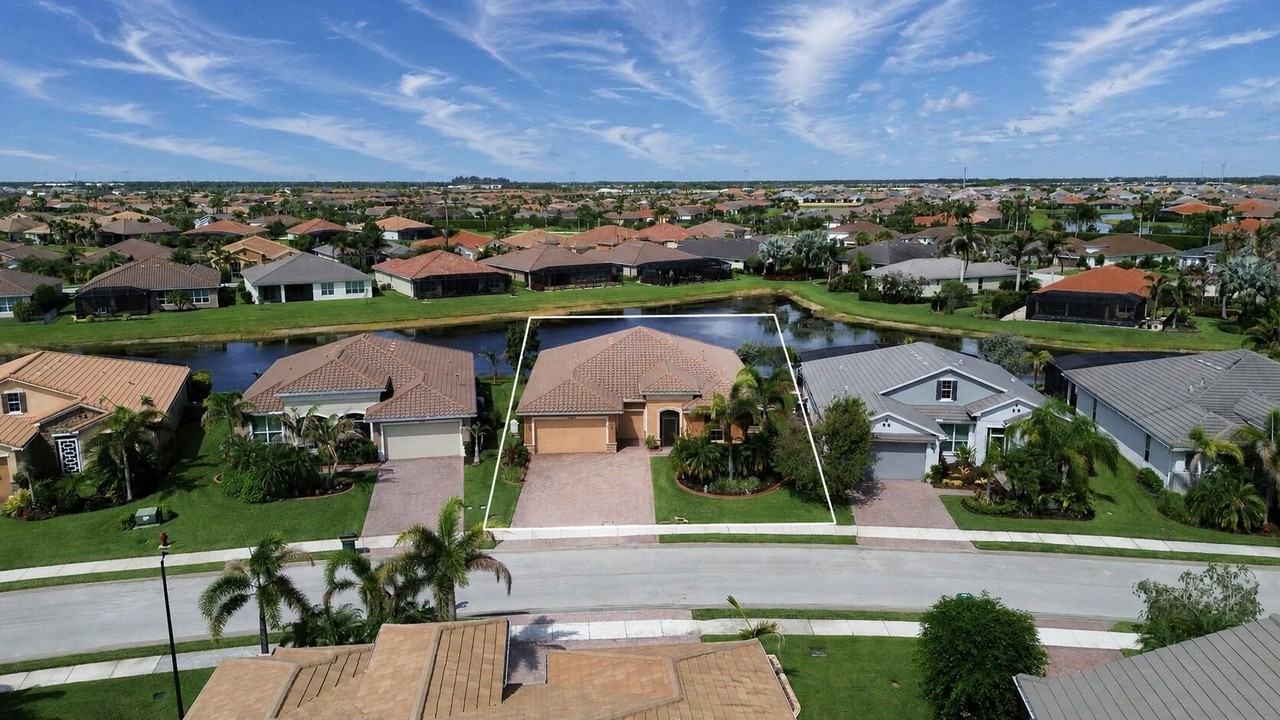 11126 Sw Vitalia Ct - Photo 3 of 50