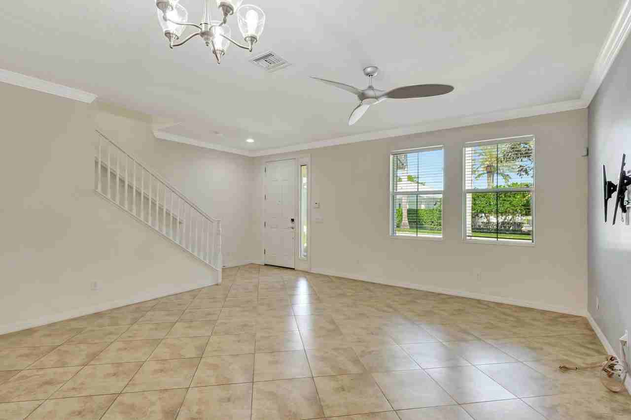 1212 S Community Dr - Photo 4 of 42