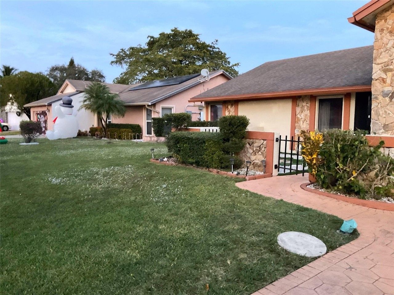 4770 Nw 85th Ave - Photo 2 of 44