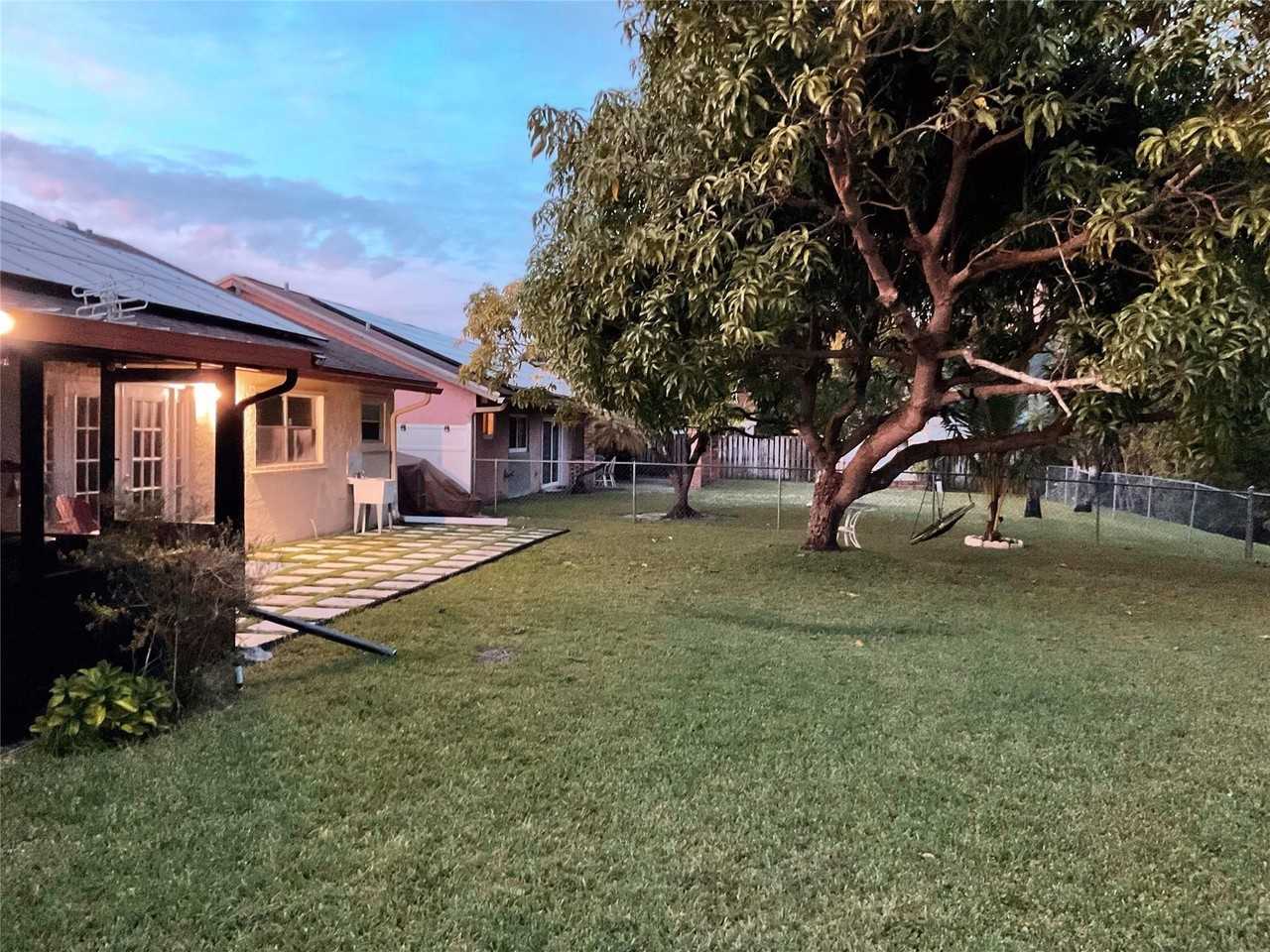 4770 Nw 85th Ave - Photo 4 of 44