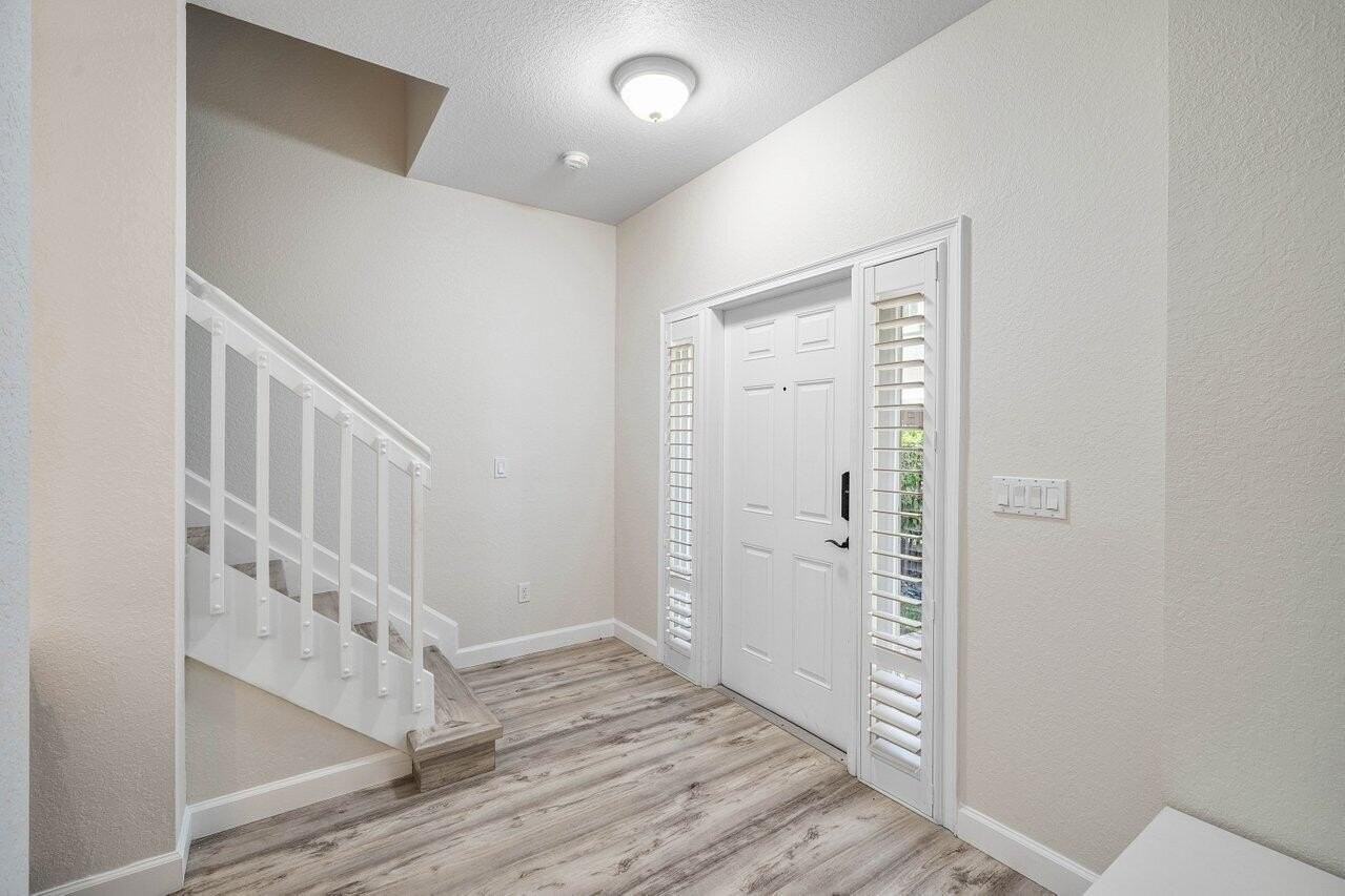 48 Nw Hawthorne Pl - Photo 7 of 35