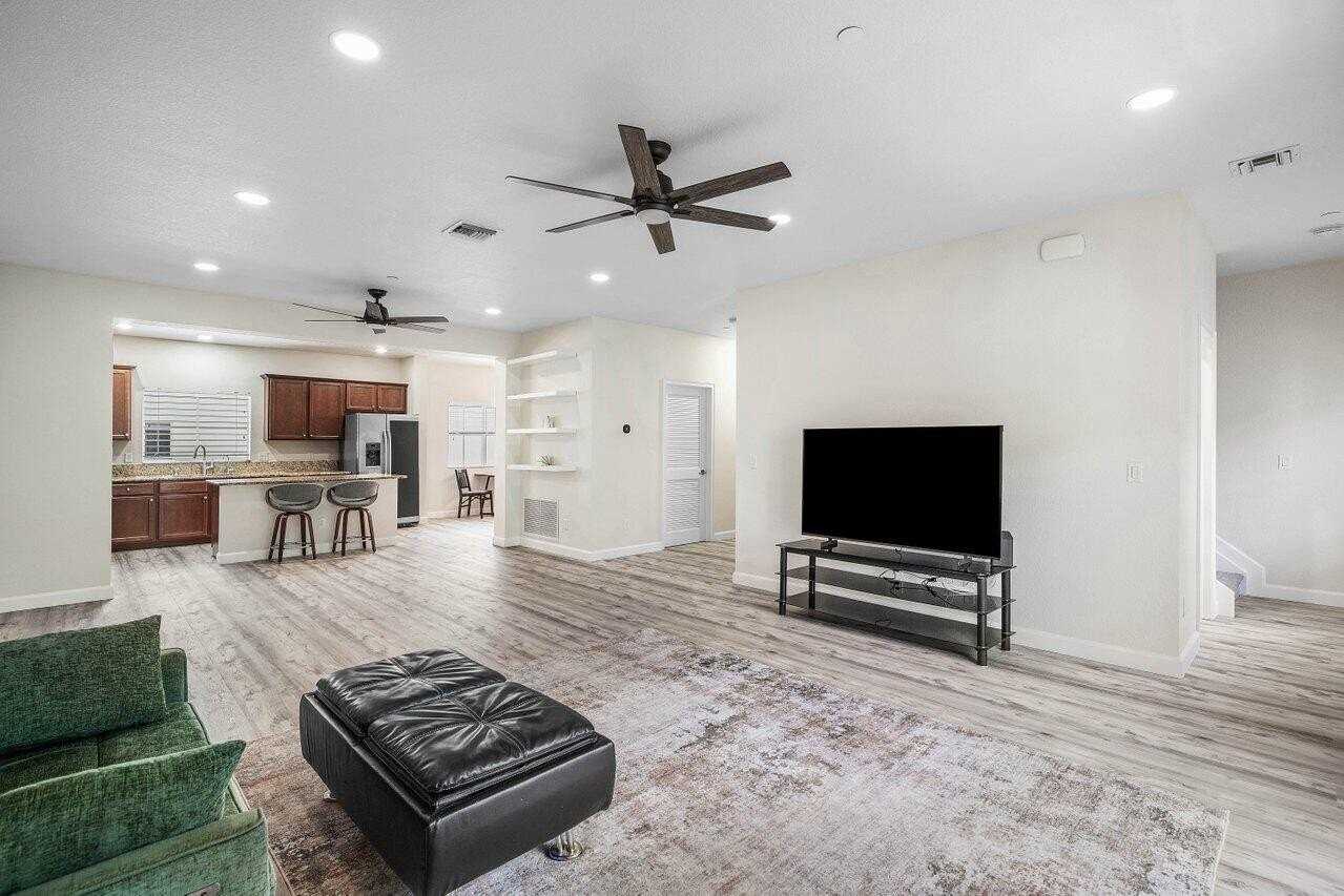 48 Nw Hawthorne Pl - Photo 5 of 32