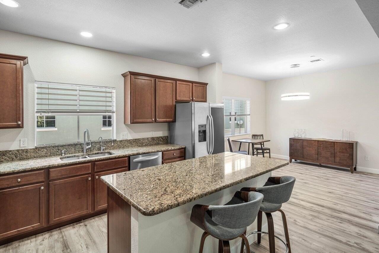 48 Nw Hawthorne Pl - Photo 4 of 32