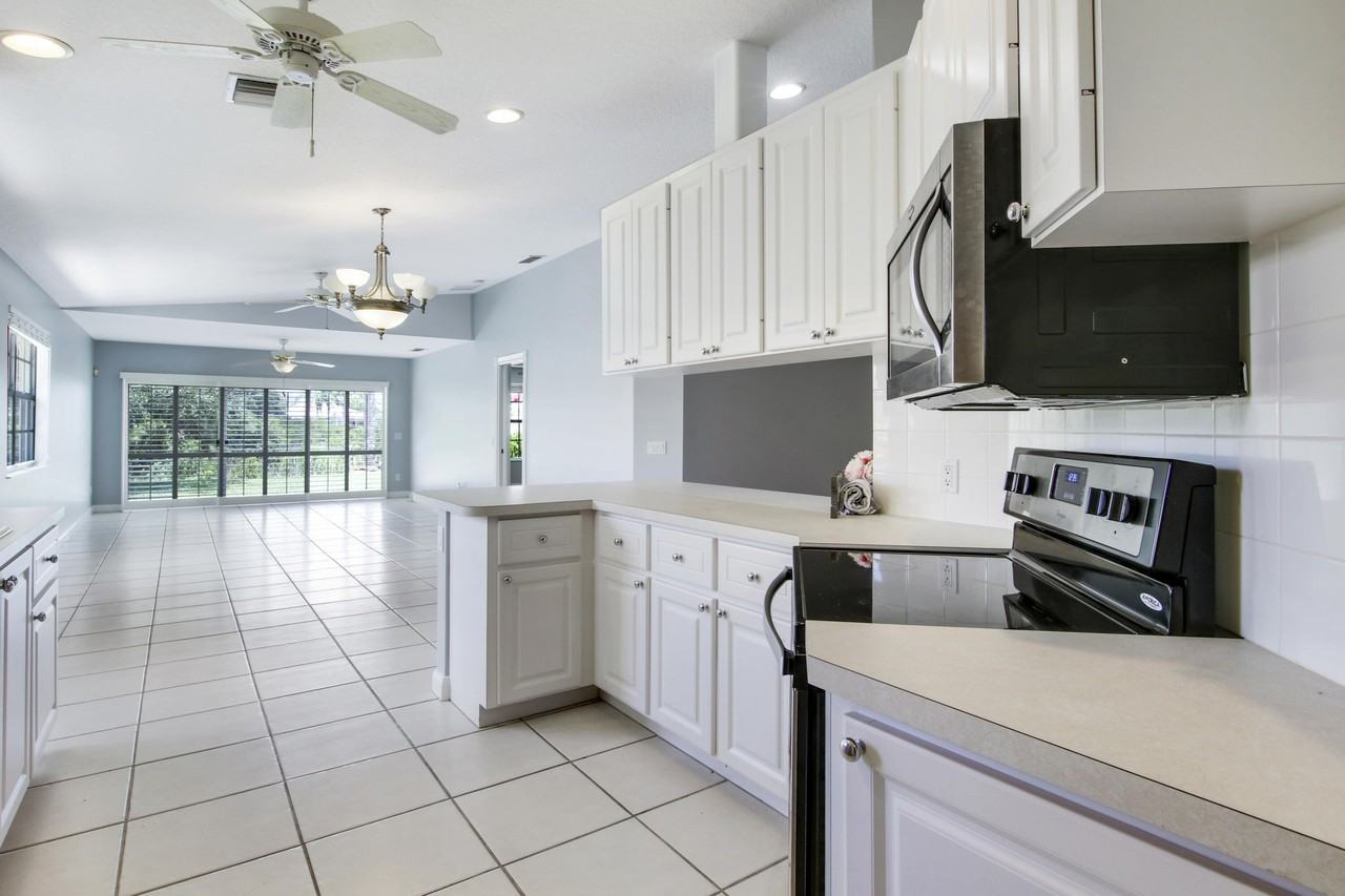 10870 Sw Dardanelle Dr - Photo 4 of 50