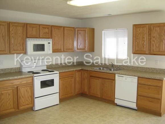 1247 1247 W 950 S - Photo 3 of 5