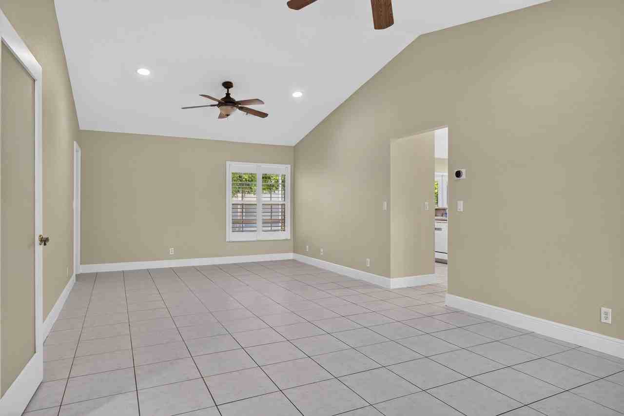 4481 Nw 20th Ave - Photo 3 of 40