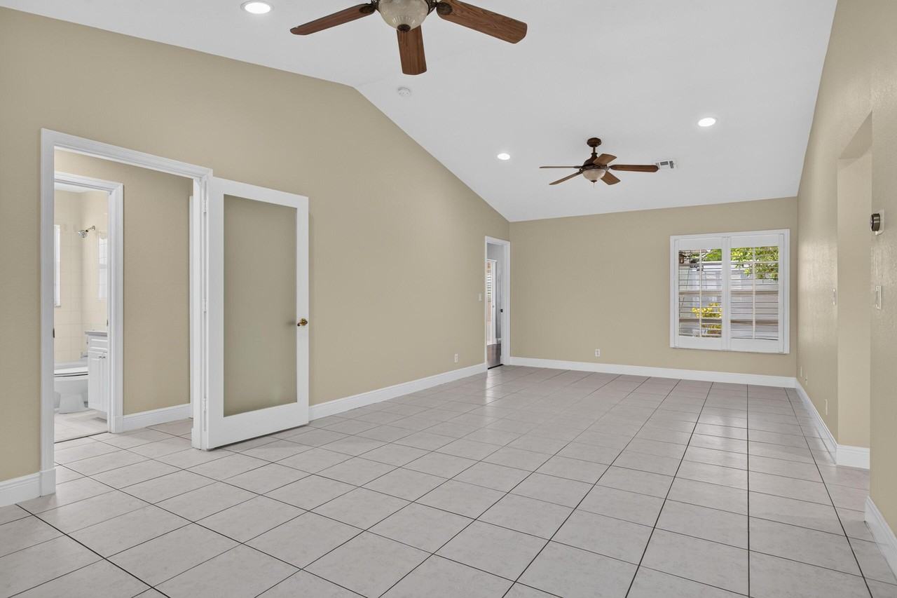 4481 Nw 20th Ave - Photo 4 of 40