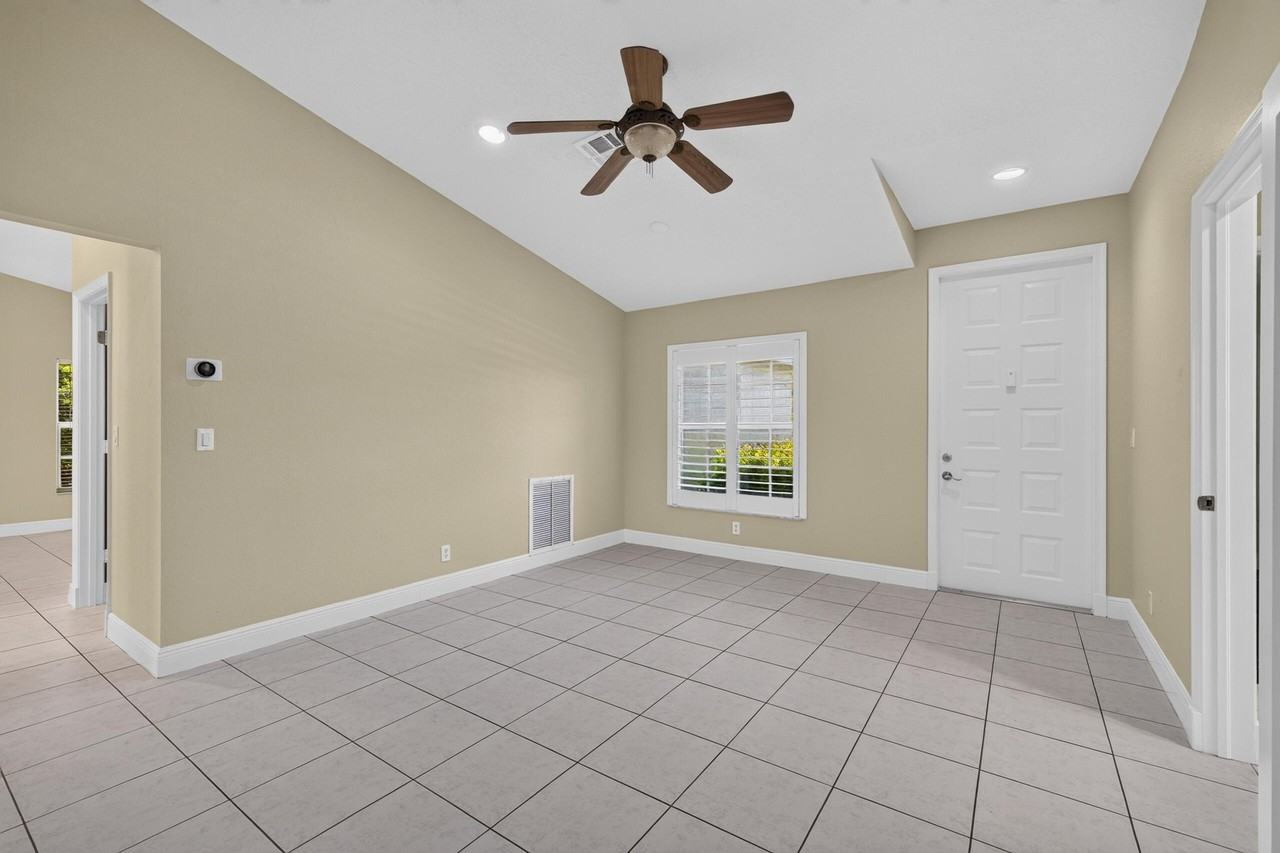 4481 Nw 20th Ave - Photo 6 of 40