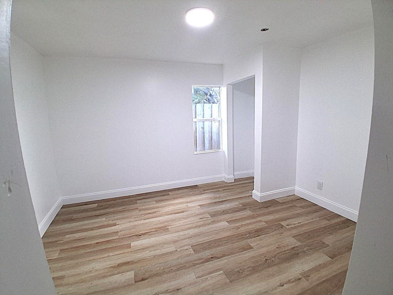 623 45th St - Photo 2 of 9