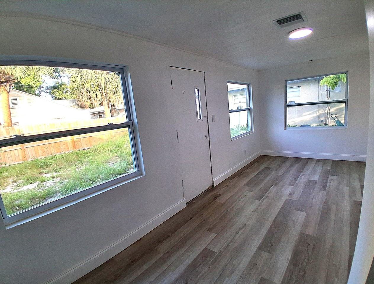 623 45th St - Photo 4 of 9