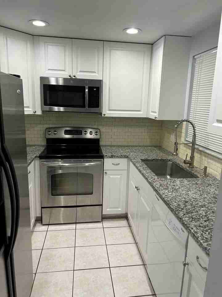 890 N Federal Hwy #102 - Photo 3 of 19