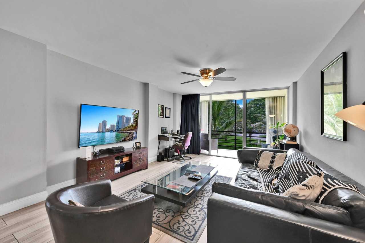 103 Royal Park Dr #2E - Photo 3 of 20