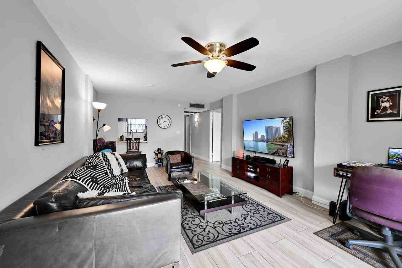 103 Royal Park Dr #2E - Photo 4 of 20