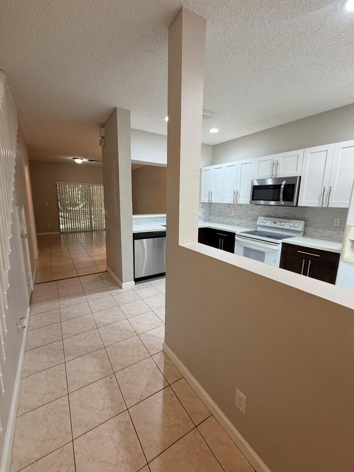 5145 Palmbrooke Cir - Photo 4 of 17