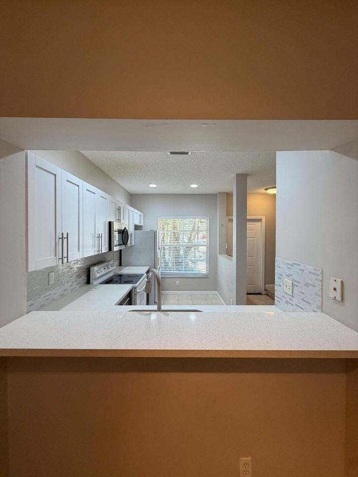 5145 Palmbrooke Cir - Photo 6 of 17