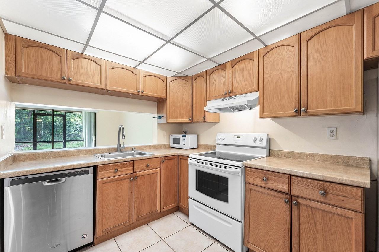 9050 Nw 28th St #112 - Photo 3 of 36