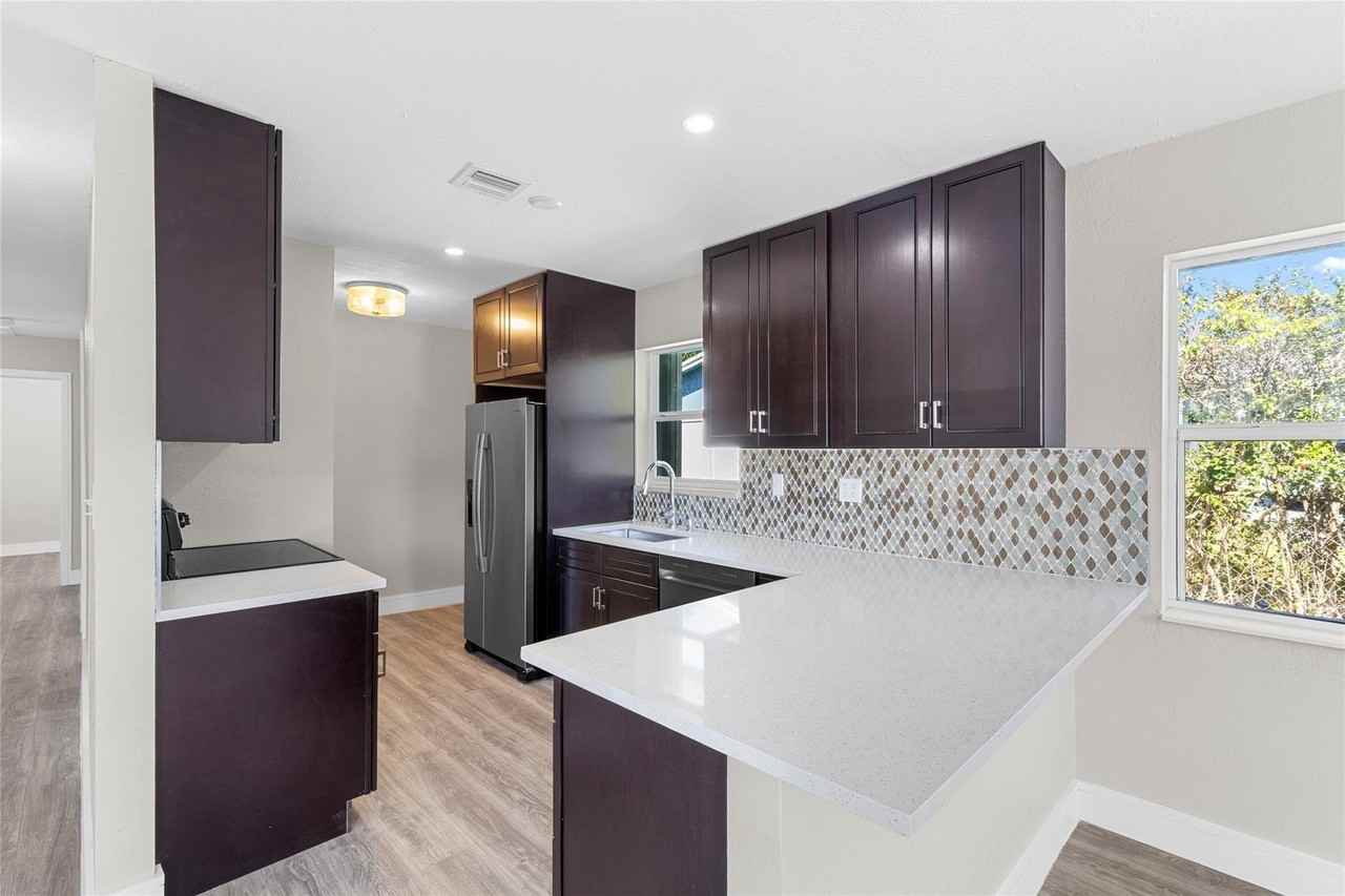 2171 Nw 29th Ave - Photo 5 of 36
