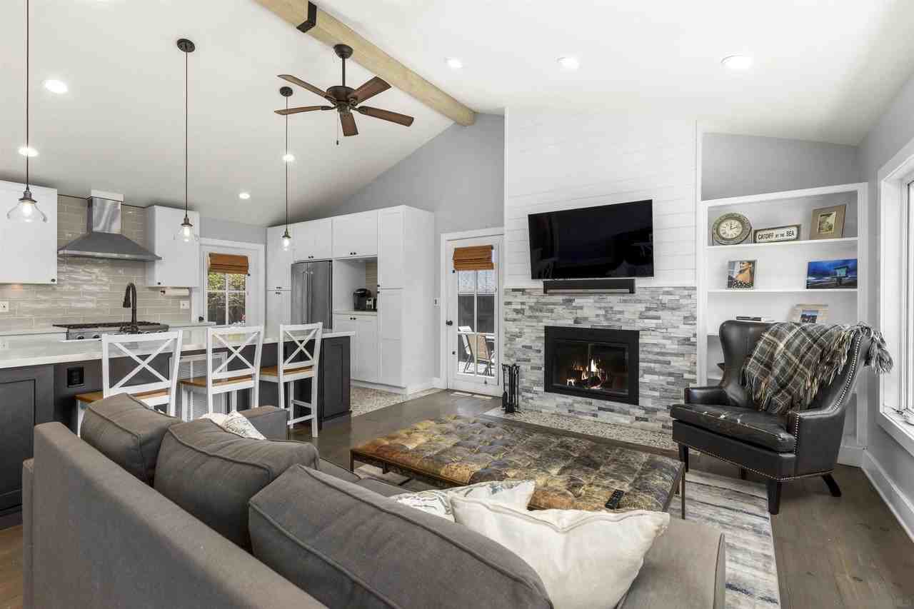2416 Oxford Ave - Photo 4 of 30