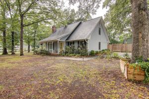 featured image of 2315 Treetop Ln