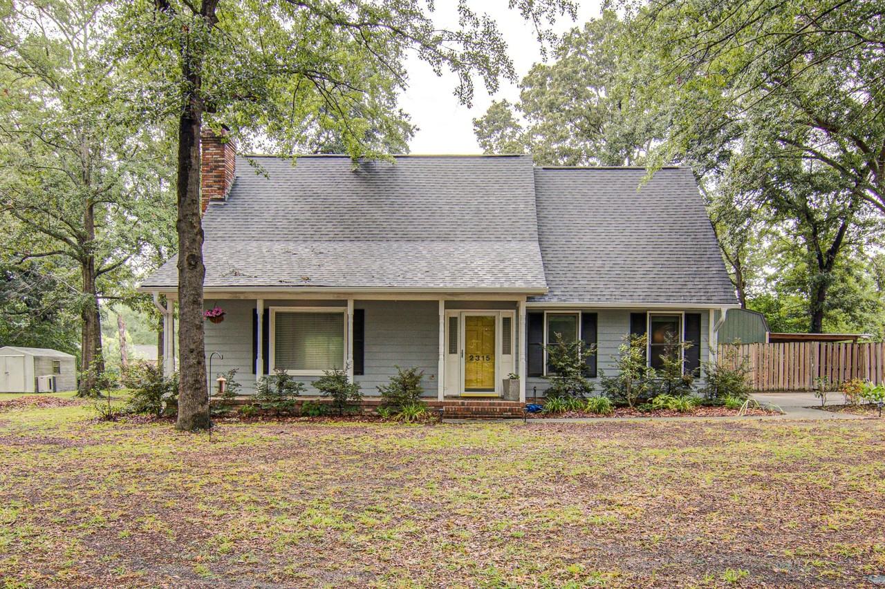2315 Treetop Ln - Photo 2 of 44