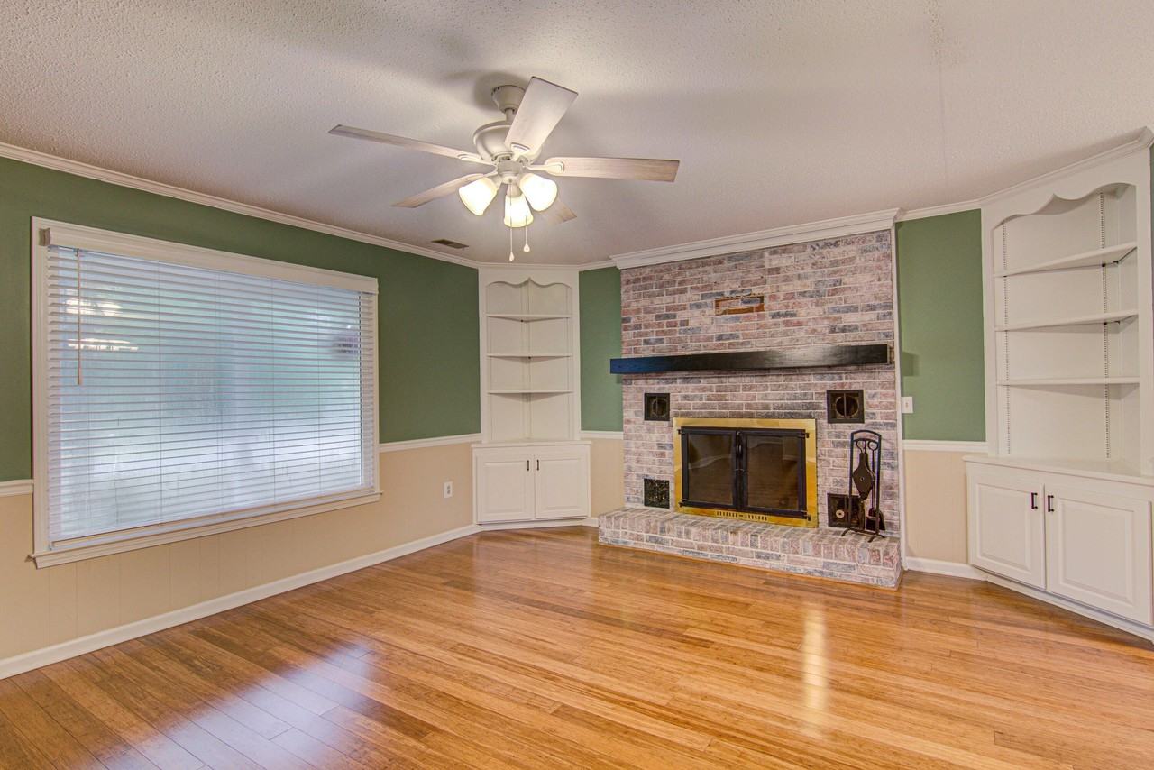 2315 Treetop Ln - Photo 6 of 44