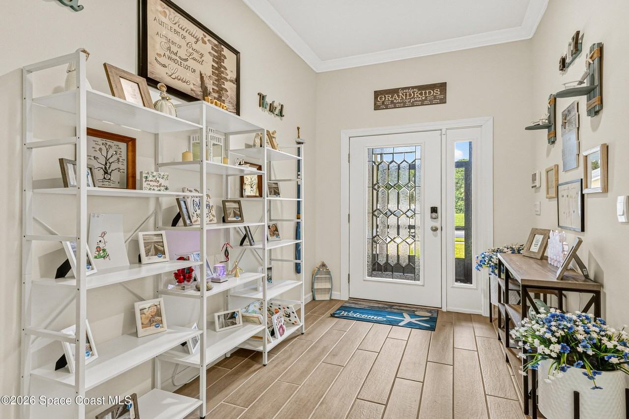 6691 Cameo Dr - Photo 4 of 47