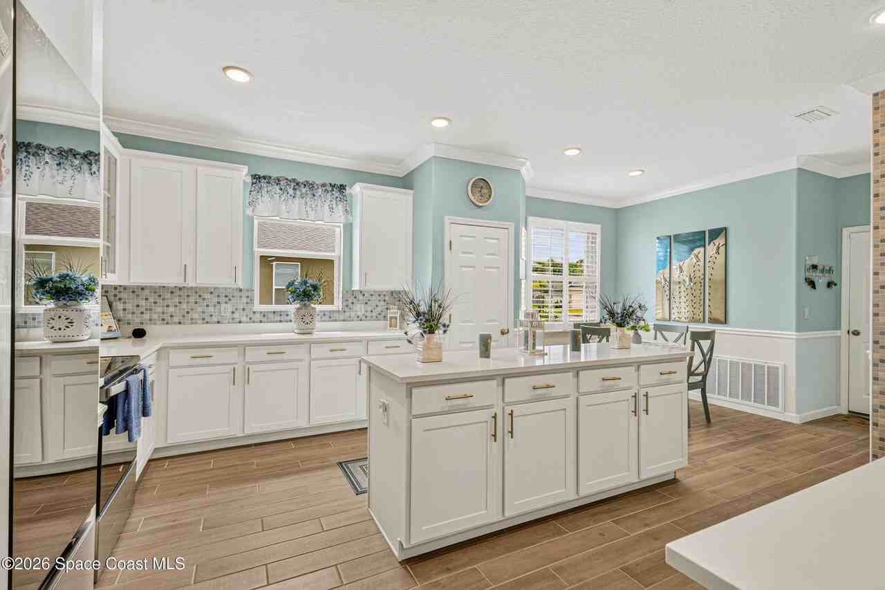6691 Cameo Dr - Photo 7 of 47