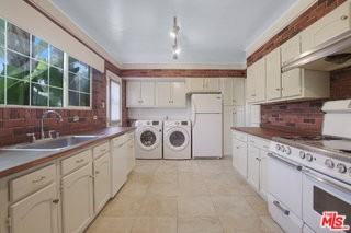 9408 Cattaraugus Ave - Photo 6 of 7