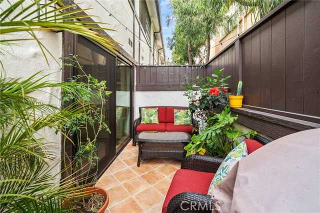 1418 26th St - Photo 6 of 8