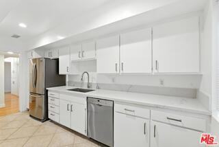 1230 Princeton St #3 - Photo 4 of 8