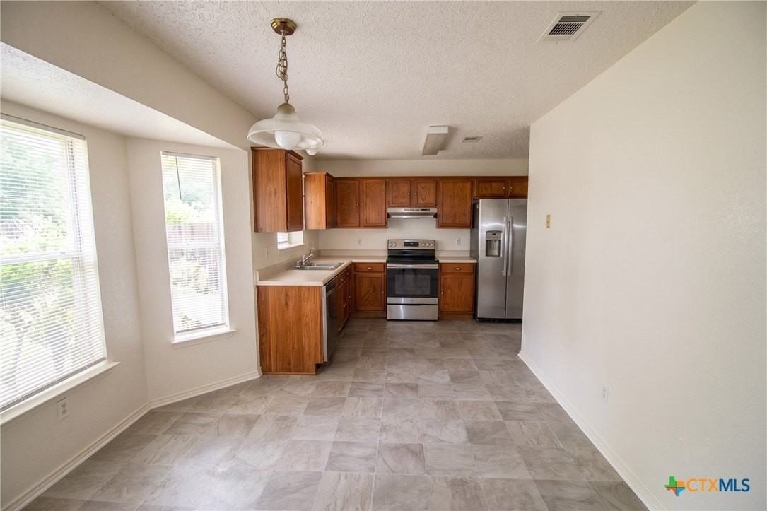 3615 Coral Bay Ln - Photo 4 of 10