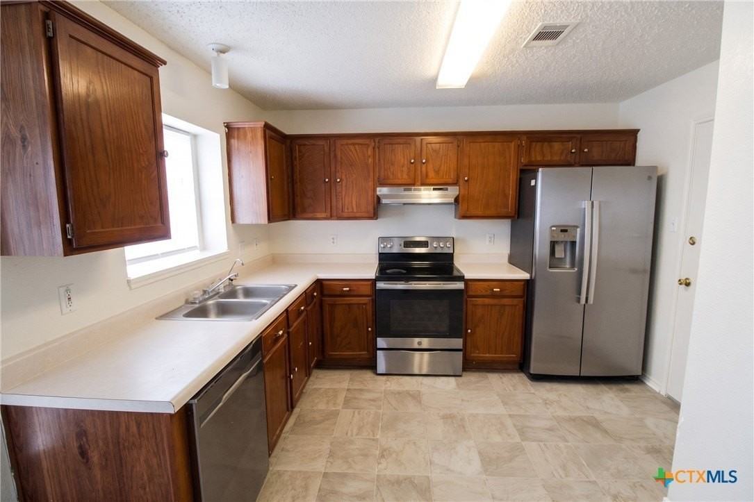 3615 Coral Bay Ln - Photo 5 of 10