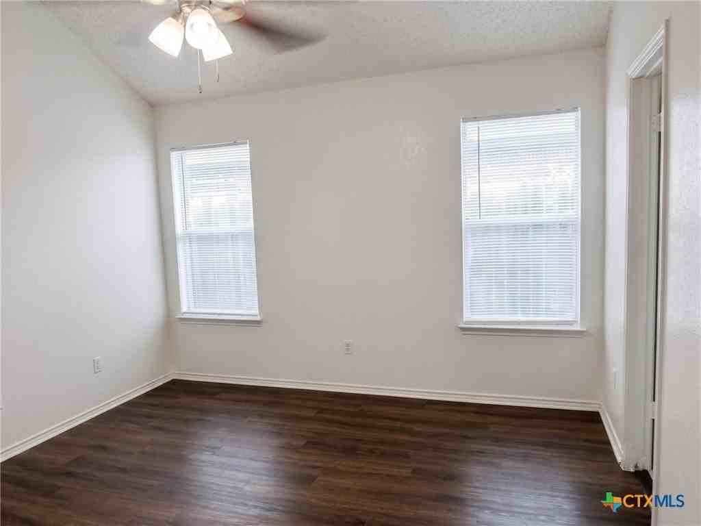 3615 Coral Bay Ln - Photo 6 of 10