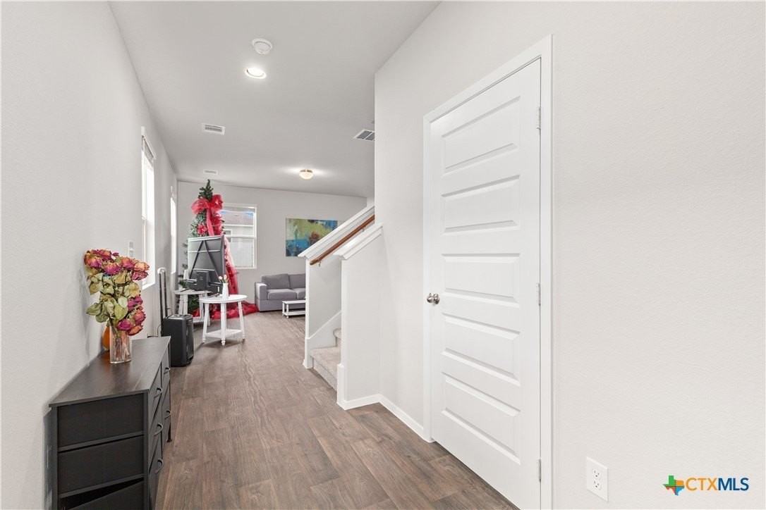 242 Barley Ln - Photo 4 of 31