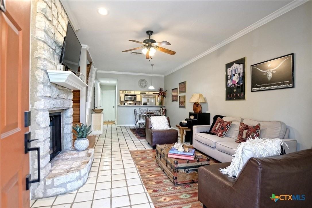 641 W 31st 1/2 St #3 - Photo 5 of 18