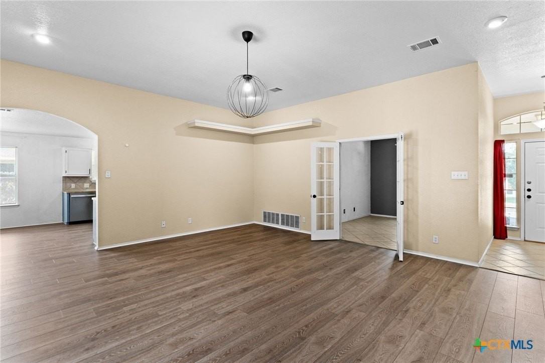 4009 Tiger Dr - Photo 5 of 15