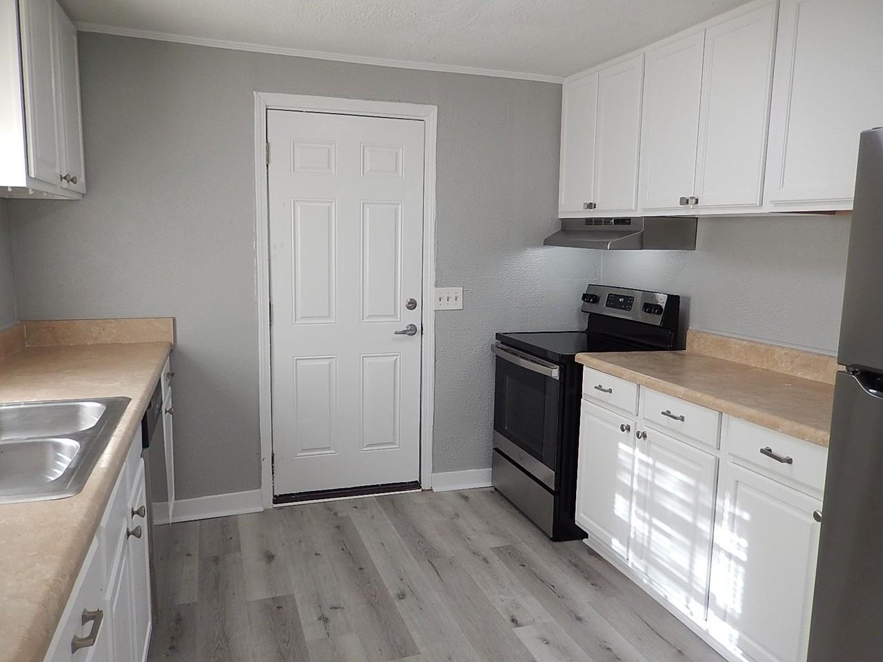 1519 Pepper Dr - Photo 5 of 23