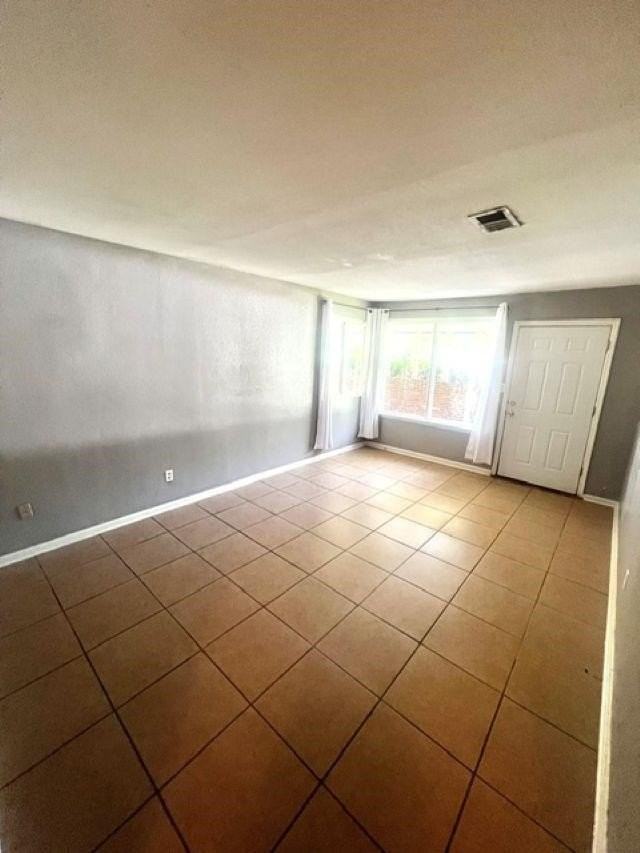 3221 Beacon St - Photo 4 of 18