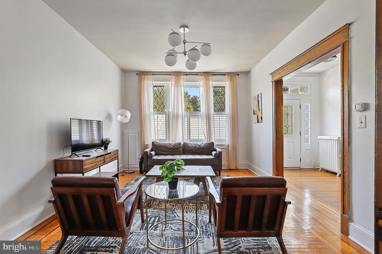 1660 Irving St Nw #A - Photo 5 of 31