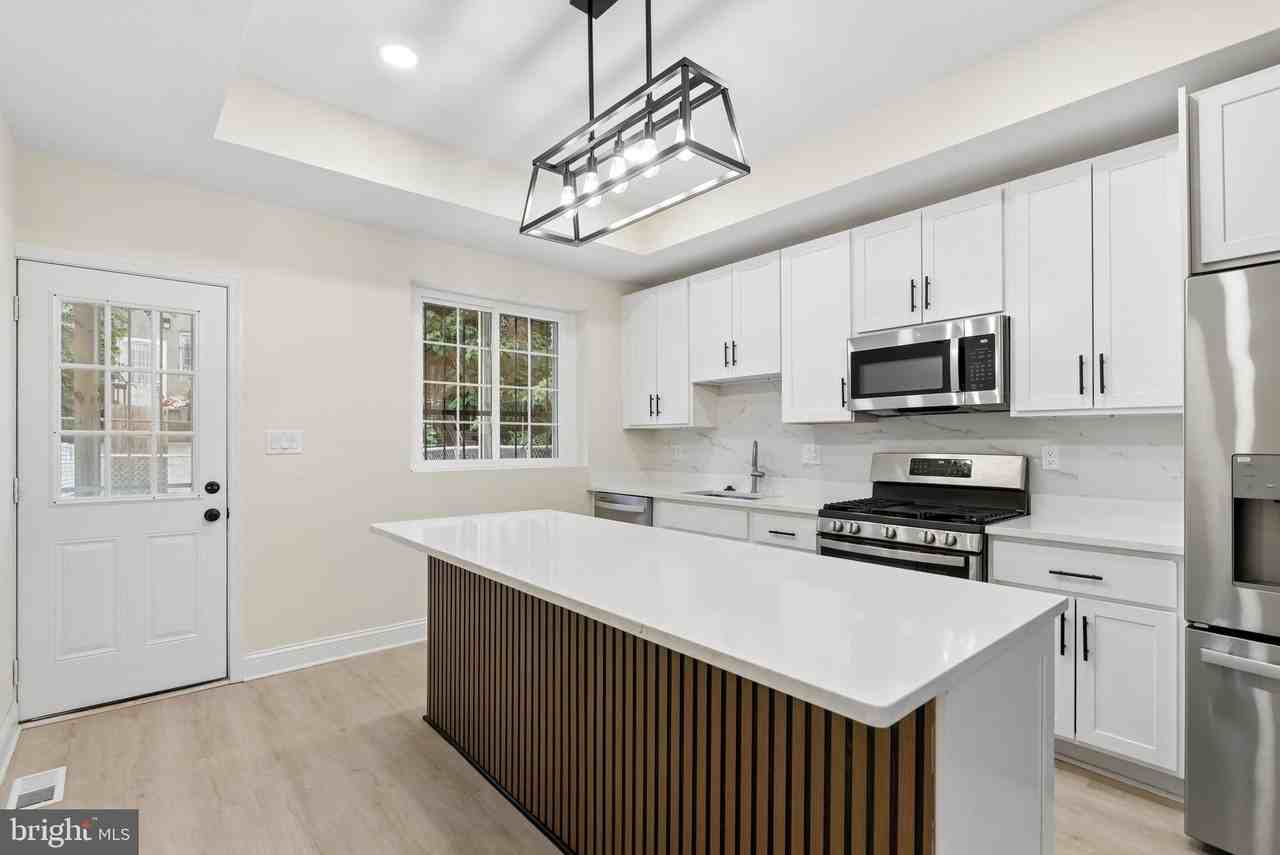 2416 E Hoffman St - Photo 4 of 20