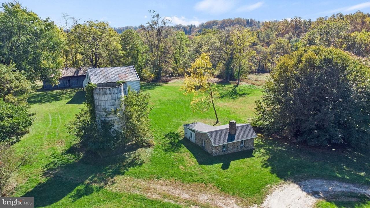 16131 Old York Rd - Photo 4 of 50
