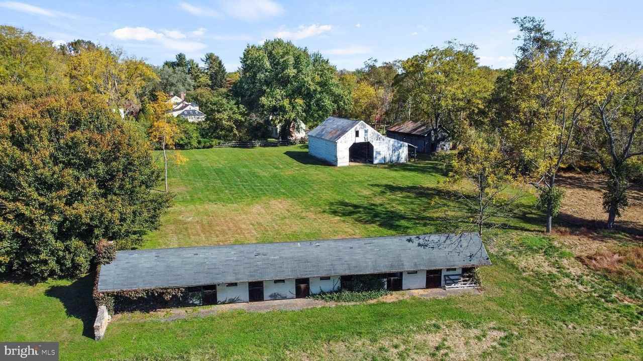 16131 Old York Rd - Photo 6 of 50